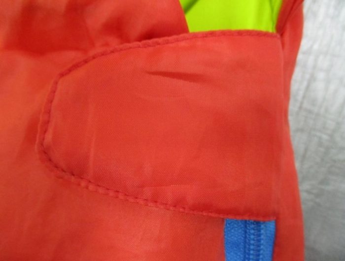 Mummy style sleeping bag zip fastener