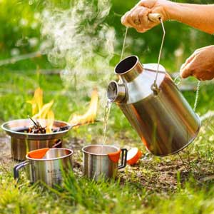sagan life kelly kettle scout firebase camp cups pouring boilng water